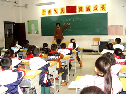 校长亲自授课谈安全