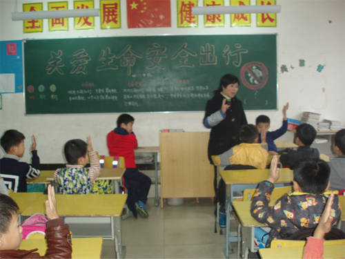 现外象湖校区开展“关爱生命,文明出行”交通安全教育主题活动