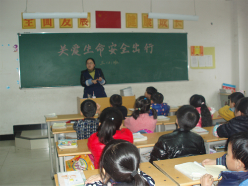 现外象湖校区开展“关爱生命,文明出行”交通安全教育主题活动